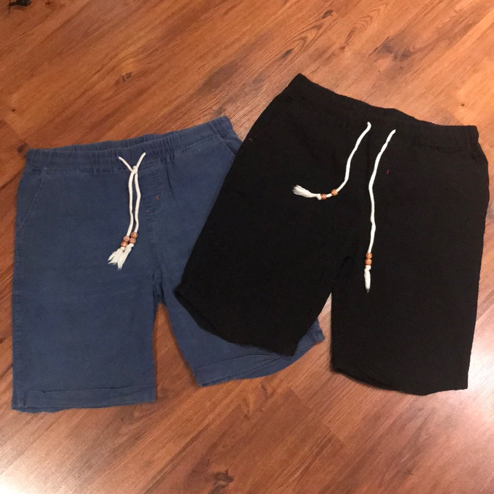 20 inch length shorts. Elastic waist. Tie front